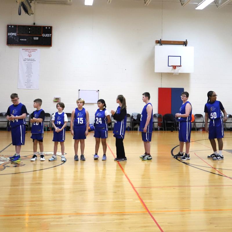 Little Lightning Basketball Team before a game